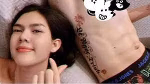 Hot boy U22 lo anh nong bong voi Ngoc Trinh, xam tro day nguoi