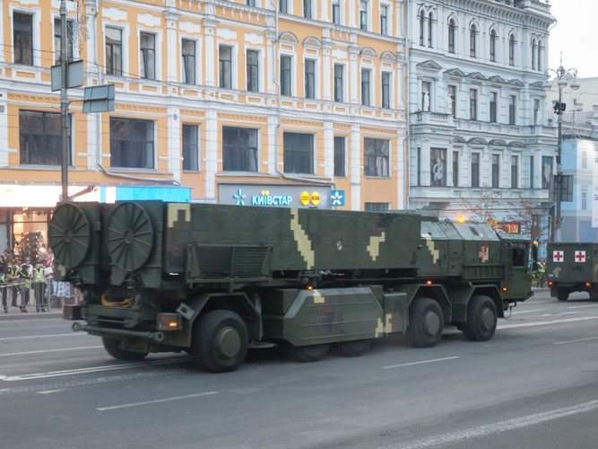 Vilkha-M là bản nâng cấp toàn diện từ pháo phản lực phóng loạt BM-30 Smerch ra đời từ thời Liên Xô, tuy nhiên vũ khí của Ukraine có tầm xa cũng như độ chính xác lớn hơn rất nhiều.