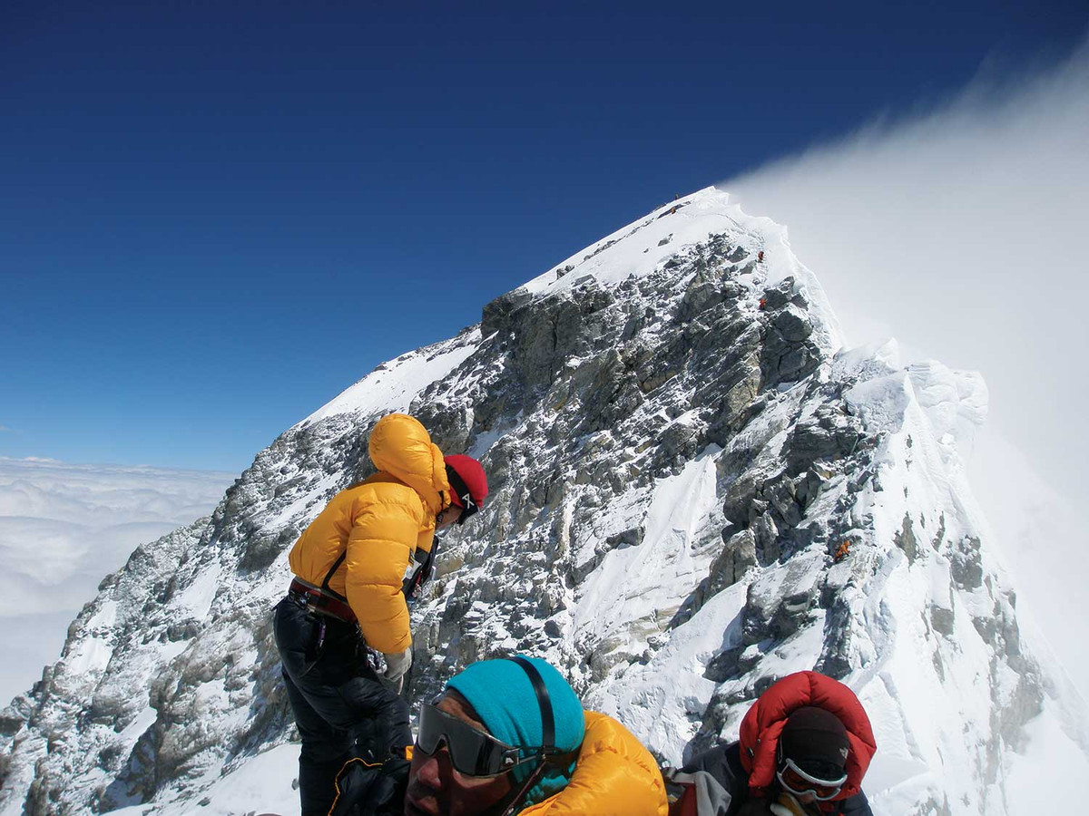 Với chiều cao "khủng" như trên, đỉnh Everest trở thành thử thách mà nhiều nhà leo núi muốn chinh phục.