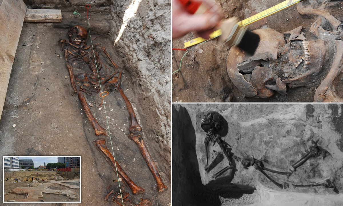 Bên cạnh gần 4.000 bộ hài cốt, các nhà khảo cổ tìm thấy một số trâm bạc, chìa khóa và khóa. Đặc biệt, một bộ hài cốt có một đồng bạc đặt trong miệng. Các chuyên gia suy đoán người này có địa vị cao trong xã hội thời xưa.