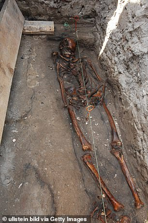 Những bằng chứng này cho thấy người dân gần 1.000 năm trước trải qua cuộc sống có nhiều xung đột, bệnh tật và chế độ ăn uống không đầy đủ chất dinh dưỡng.