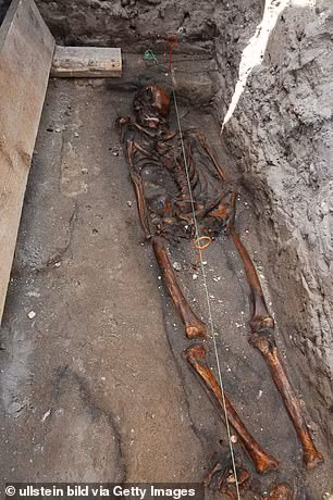 Những bằng chứng này cho thấy người dân gần 1.000 năm trước trải qua cuộc sống có nhiều xung đột, bệnh tật và chế độ ăn uống không đầy đủ chất dinh dưỡng.