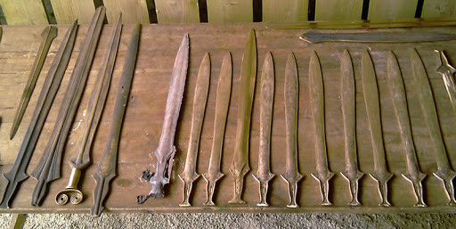 Những thanh kiếm cổ trên rất thích hợp trong chiến đấu cận chiến.