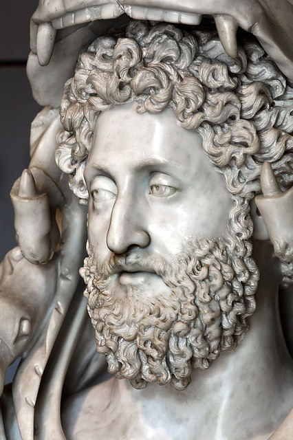 Với những hành động bạo ngược, Commodus bị ám sát chết ngay trong nhà tắm vào năm 192. Khi ấy, ông hoàng La Mã này 31 tuổi.