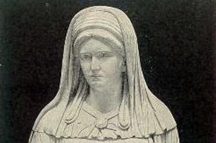 Là người làm nhiệm vụ quan trọng trên, trinh nữ Vestal trở thành những người có quyền lực, không một người nào kể cả nhà vua có thể xúc phạm họ.