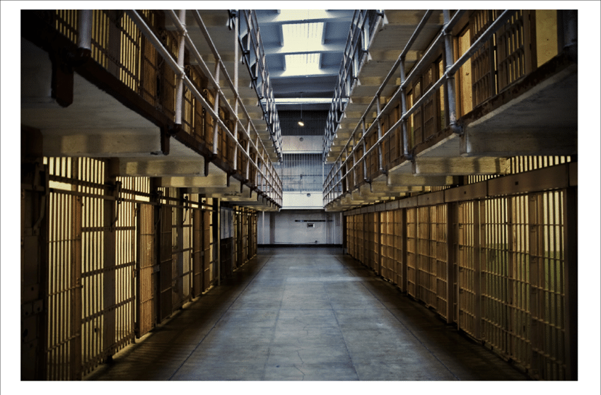 Việc bơi qua qua vịnh San Francisco để tới đất liền khiến những tù nhân đào tẩu khỏi Alcatraz bị kiệt sức và chết đuối trước khi đặt chân lên bờ.