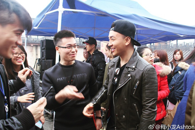 Gần đây, ngoài đóng phim, Thích Tiểu Long đã chuyển hướng sang tự đầu tư làm phim và đảm nhận vai trò đạo diễn kiêm chỉ đạo võ thuật trong bộ phim cổ trang Kim thiện hàng ma. Chia sẻ với truyền thông, anh cho biết: "Bất kể là nhận được vai diễn lớn hay nhỏ, tôi đều cố gắng làm hết sức mình để hoàn thành thật tốt. Những năm tháng khổ luyện ở Thiếu Lâm Tự đã dạy cho tôi đức tính kiên trì. Chuyện khó đến thế nào ngày bé cũng đã nếm trải, giờ còn việc gì có thể làm khó được tôi. Cứ làm việc chăm chỉ ắt có ngày hái được quả ngọt".