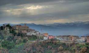 Vì vậy, họ nhanh chóng rời khỏi thị trấn "quỷ ám" và không bao gườ quay lại. Kể từ đó, Colobraro càng bị bủa vây bởi những câu chuyện rùng rợn về "ma quỷ". Mời độc giả xem video: Thị trấn Mỹ bầu dê làm thị trưởng. Nguồn: VTC14.