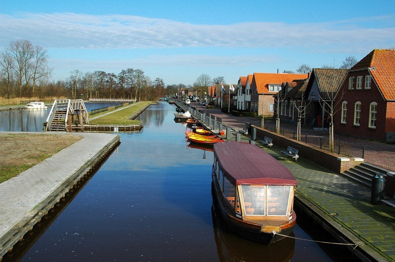 Giethoorn thuộc tỉnh Overijssel, Hà Lan được đánh giá là ngôi làng đặc biệt khi không có con đường nào.