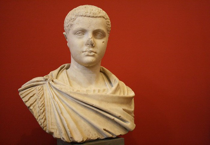 Với gốc gác từ Syria, Elagabalus lên ngôi hoàng đế của đế chế La Mã và không coi trọng những giá trị về tôn giáo của người dân mà ông ta trị vì.