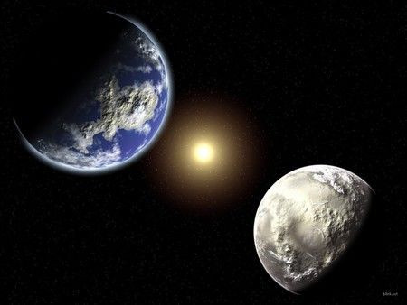 Vận dụng công thức trên, Aristarchus đã tìm ra khoảng cách từ Trái Đất tới Mặt Trời gấp khoảng từ 18 - 20 lần so với khoảng cách từ Trái Đất đến Mặt Trăng. Theo ước tính của Aristarchus, kích thước của Mặt Trăng gần bằng 1/3 so với Trái Đất, dựa trên thời gian diễn ra nguyệt thực.