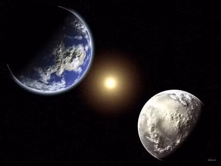 Vận dụng công thức trên, Aristarchus đã tìm ra khoảng cách từ Trái Đất tới Mặt Trời gấp khoảng từ 18 - 20 lần so với khoảng cách từ Trái Đất đến Mặt Trăng. Theo ước tính của Aristarchus, kích thước của Mặt Trăng gần bằng 1/3 so với Trái Đất, dựa trên thời gian diễn ra nguyệt thực.