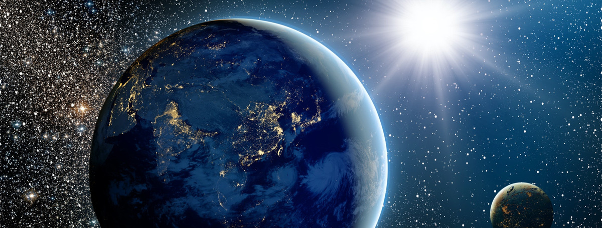 Các nhà khoa học ngày nay kiểm chứng những phát hiện của Aristarchus. Theo đó, họ kết luận khoảng cách ước tính từ Trái Đất đến Mặt Trời của Aristarchus không chính xác do thiết bị thiên văn còn sơ xài. Thế nhưng, kích thước của Mặt Trăng so với Trái Đất do Aristarchus tính toán chính xác một cách đáng kinh ngạc.