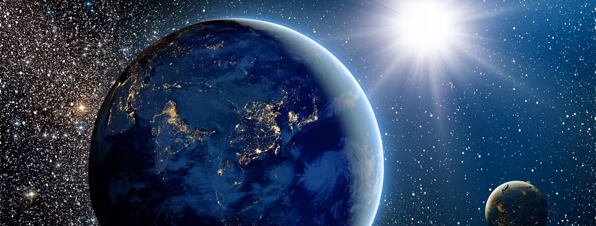 Các nhà khoa học ngày nay kiểm chứng những phát hiện của Aristarchus. Theo đó, họ kết luận khoảng cách ước tính từ Trái Đất đến Mặt Trời của Aristarchus không chính xác do thiết bị thiên văn còn sơ xài. Thế nhưng, kích thước của Mặt Trăng so với Trái Đất do Aristarchus tính toán chính xác một cách đáng kinh ngạc.