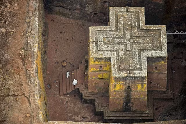 Vua Gebre Mesqel Lalibela là hoàng đế cuối cùng của vương triều Zagwe. Ông hoàng này cho người xây dựng nhà thờ Thánh George vào cuối thế kỷ 12 - đầu thế kỷ 13.