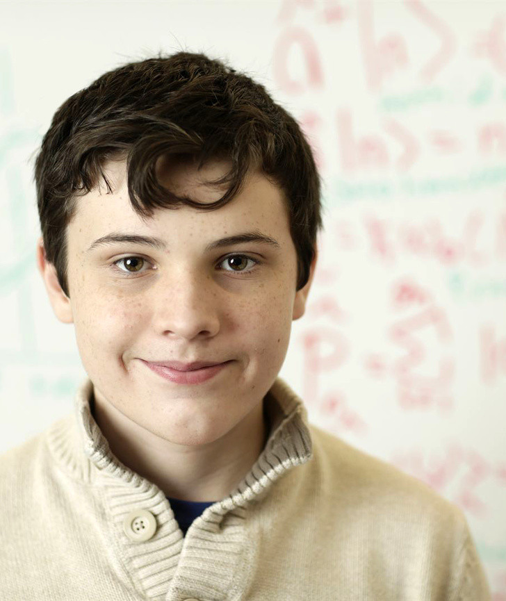 Jacob Barnett sinh năm 1998 là một trong những đứa trẻ thiên tài nổi tiếng nhất thế giới. Dù mắc chứng tự kỷ và ngừng giao tiếp với mọi người từ năm 2 tuổi nhưng Barnett có chỉ số IQ khoảng 170 điểm.