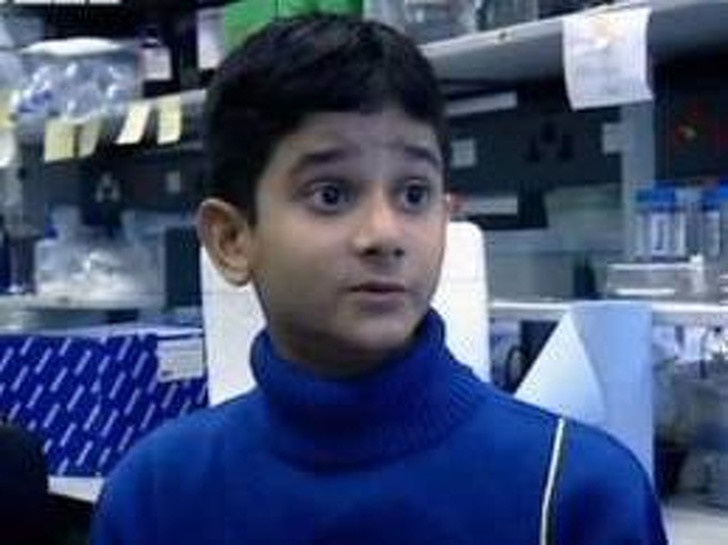 Akrit Jaswal sinh năm 1993 tại Ấn Độ được mệnh danh là thần đồng y khoa nổi tiếng thế giới. Trong bài kiểm tra chỉ số IQ, cậu đạt 146 điểm.