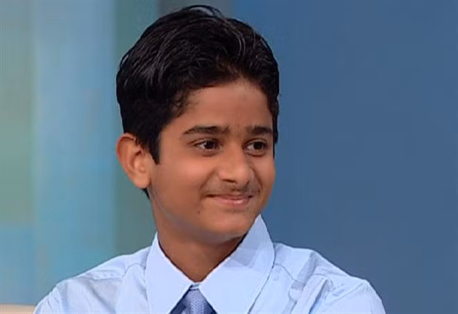 Khi 10 tháng tuổi, Jaswal có thể nói và đọc viết thành thạo lúc lên 2 tuổi. Hai năm sau, cậu nghiên cứu khoa học, đọc sách y học như phương pháp gây mê, bệnh ung thư…