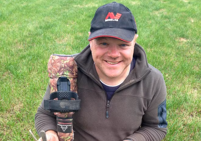 Vì vậy, McLennan nhận được số tiền thưởng lên tới 2.5 triệu bảng Anh (khoảng 60 tỷ VNĐ) vì có công tìm ra kho báu khổng lồ trên.