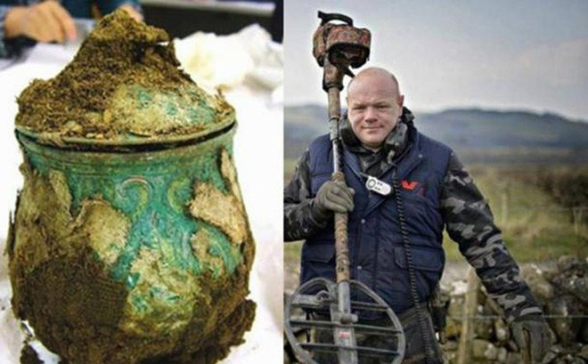Trước đó, năm 2017, Derek McLennan, một người dò tìm kim loại ở tại vùng tây nam Scotland, được thưởng 2,5 triệu USD vì phát hiện kho báu lớn của người Viking.