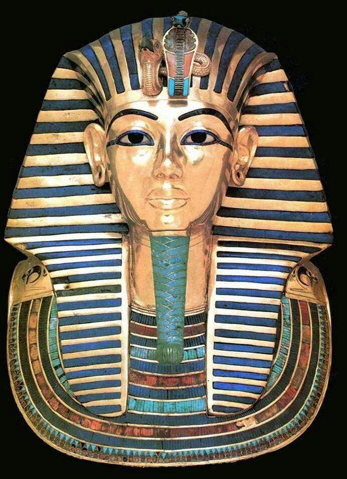 Các chuyên gia phát hiện mặt nạ vàng ròng của pharaoh Tutankhamun và nhiều bức tượng chạm khắc hình ảnh các nhà vua Ai Cập khác có một điểm chung là bộ râu dài.