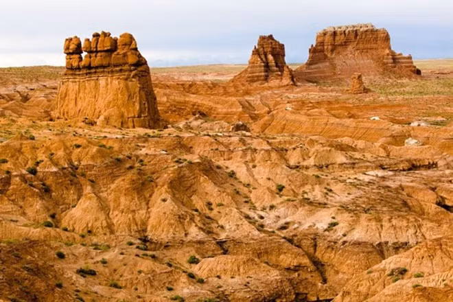 Với màu sắc ấn tượng của những cột đá trên, nhiều du khách khi đến nơi đây có cảm nhận giống như đặt chân đến sao Hỏa.