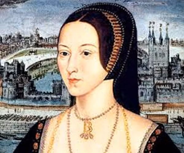 Không chỉ bị cáo buộc có quan hệ tình ái với cận vệ nam, hoàng hậu Anne Boleyn còn bị cho là có tình cảm loạn luân với em trai ruột là George Boleyn.