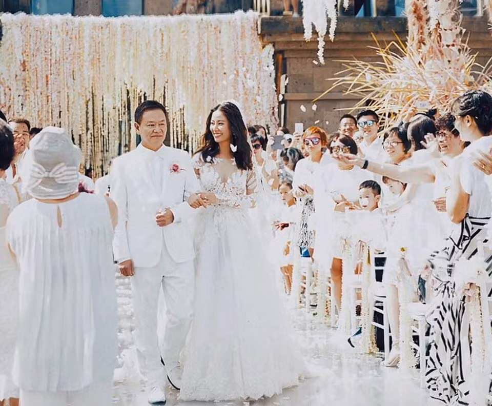 Hinh anh chua tung duoc tiet lo trong dam cuoi cua Lam Tam Nhu