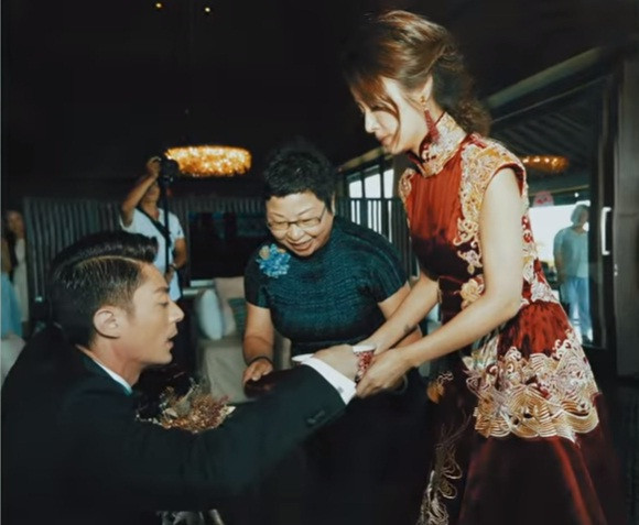 Hinh anh chua tung duoc tiet lo trong dam cuoi cua Lam Tam Nhu-Hinh-3