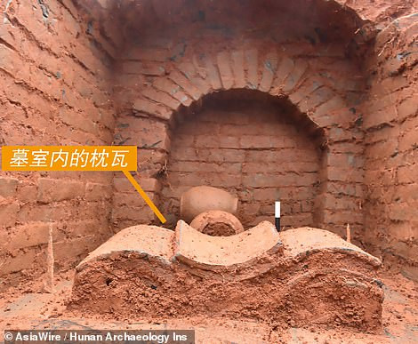 Thi hài cặp vợ chồng này sống vào thời Bắc Tống được chôn cất trong hai chiếc quách xây bằng gạch cạnh nhau.