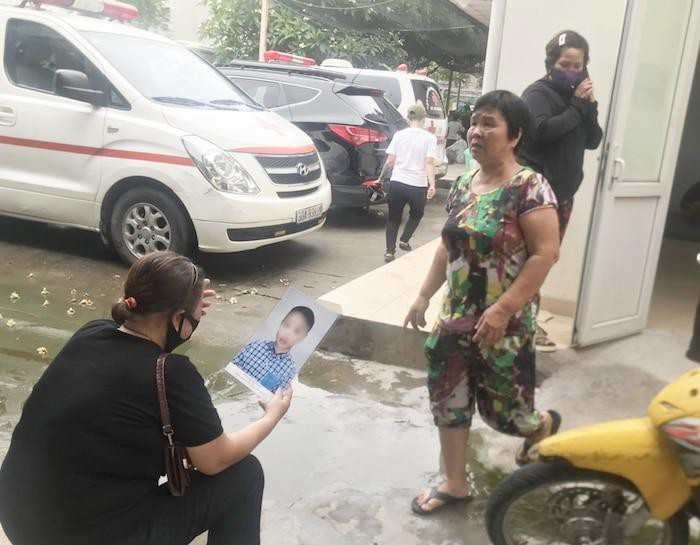 Ong noi be trai 15 thang tuoi bi xe ban tai tong tu vong: 'Chau oi ve voi ong di, ve choi voi ong'