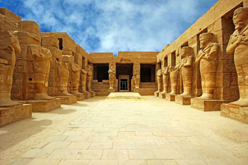 Bên cạnh việc thờ thần Mặt trời Amun-Ree, đền Karnak còn là nơi thờ cúng chính của các pharaoh Ai Cập trong gần 2.000 năm.