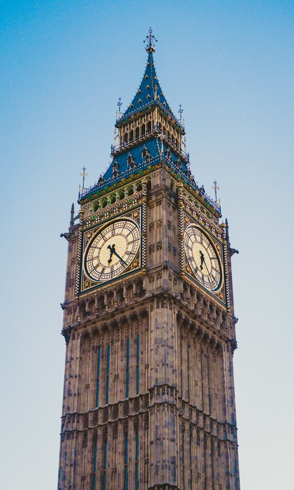 Từ đó, tháp đồng hồ Big Ben bị nghiêng một phần. Mức độ nghiêng của công trình này là dưới 1 milimet mỗi năm về hướng Bắc.