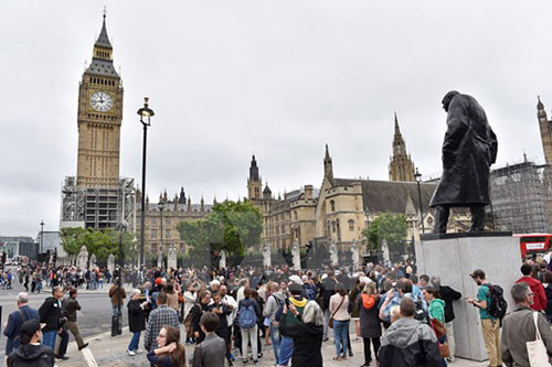 Thêm nữa, vào những năm 1990, London tiến hành xây dựng đường tàu điện ngầm. Dự án này đã ảnh hưởng đến nền móng của tháp đồng hồ Big Ben.