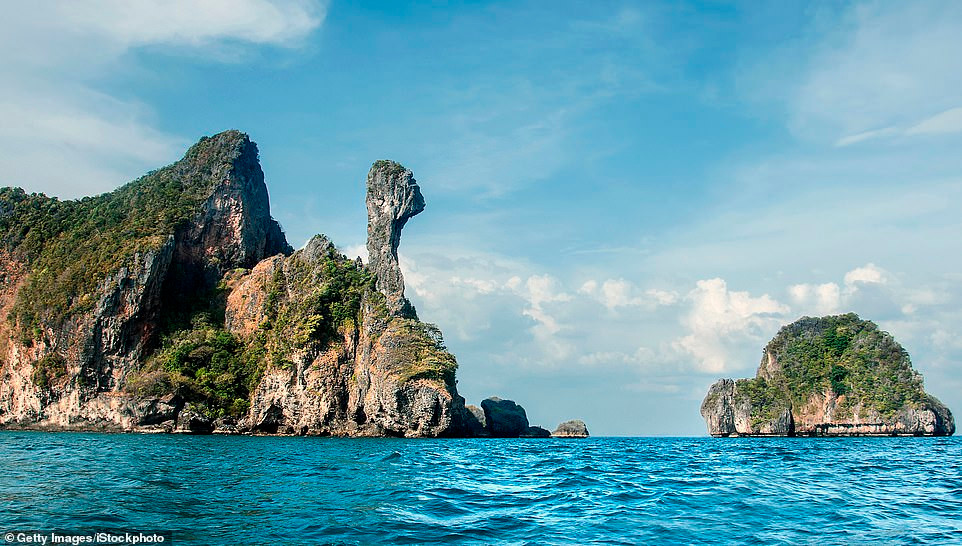 Chính bởi hình dáng độc đáo của đảo Koh Kai nên hòn đảo này còn được gọi là đảo Gà (Chicken Island).