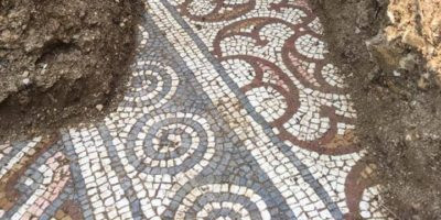 Đối với các chuyên gia, tìm thấy nền biệt thự khảm đá là một trong nhiều phát hiện quan trọng nhất liên quan tới La Mã cổ đại trong thời gian gần đây.