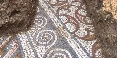 Đối với các chuyên gia, tìm thấy nền biệt thự khảm đá là một trong nhiều phát hiện quan trọng nhất liên quan tới La Mã cổ đại trong thời gian gần đây.