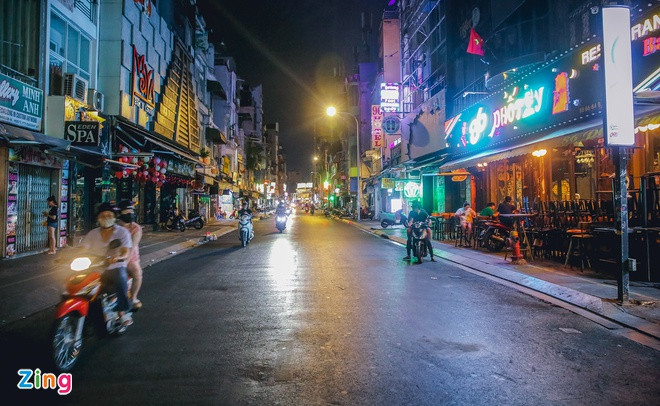 Quan bar tai TP.HCM duoc hoat dong tro lai