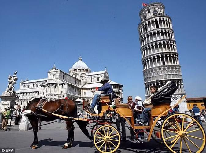 Nhờ giải pháp này, tháp Pisa trở nên vững chắc, ổn định hơn khi độ nghiêng của tháp giảm xuống còn 3,97 độ. Dù vậy, các chuyên gia không thể khiến công trình này đứng thẳng và chấm dứt việc bị nghiêng theo thời gian.