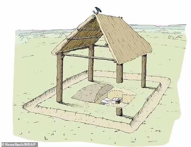 Một số mảnh vỡ xương chậu, xương đùi, một phần hộp sọ nằm lẫn giữa các cổ vật trong mộ.