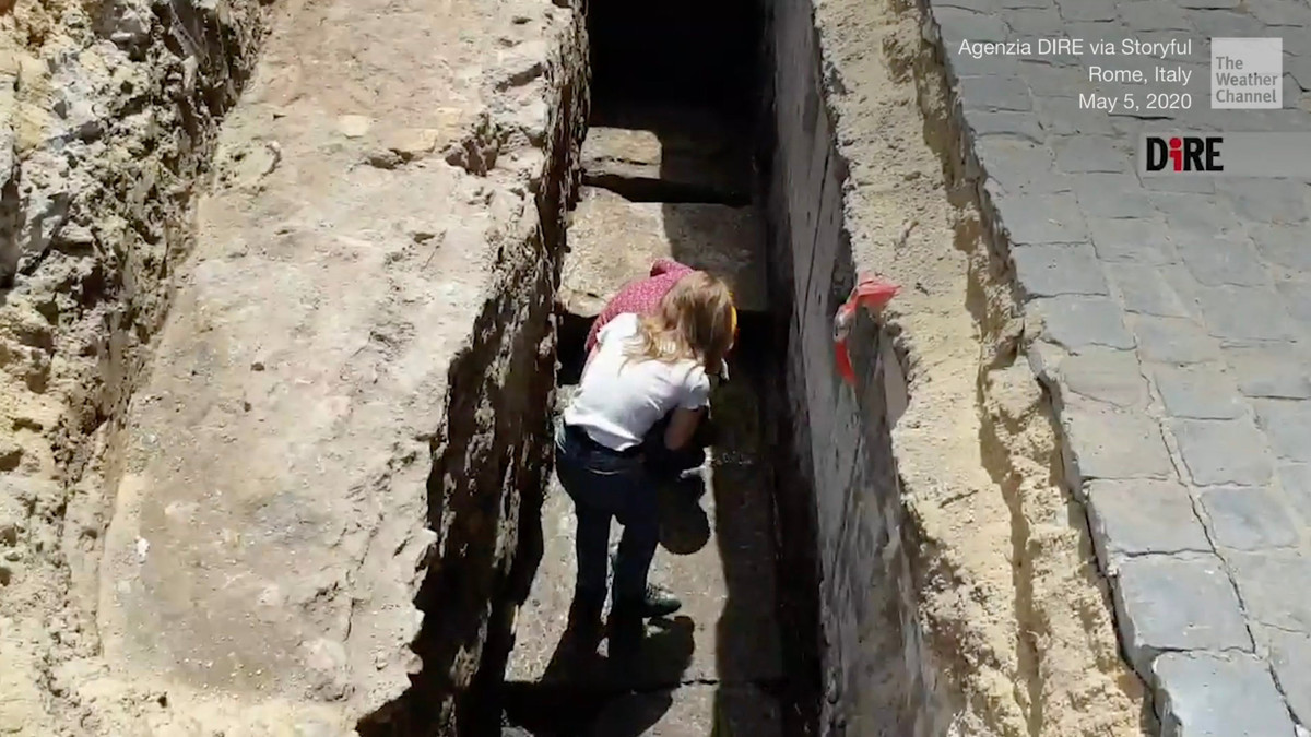 Theo các chuyên gia, những phiến đá này có niên đại từ thời xây dựng đền Pantheon trong gian đoạn từ năm 27 trước Công nguyên - 25 trước Công nguyên.