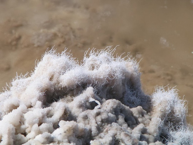 Theo các nhà nghiên cứu, ''sân golf của quỷ'' được hình thành sau quá trình bốc hơi của nước tại hồ có tên Manly từng bao phủ thung lũng.