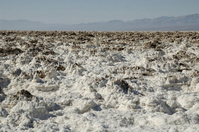 Kề từ đó, chảo muối được nhiều người biết đến với tên gọi là “sân golf của quỷ”.