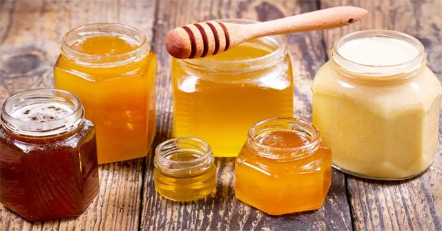 Nguyên do là bởi môi trường trong mật ong có tính axit. Chính điều này sẽ giết chết tất cả những vi sinh vật nào muốn trú ngụ trong nó. Vì vậy, mật ong hàng ngàn năm tuổi vẫn có thể ăn được.