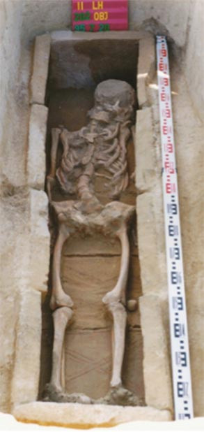 Theo nghiên cứu của các chuyên gia, vào thế kỷ 5 sau công nguyên, người dân ở Trung Âu thực hiện tập tục làm biến dạng hộp sọ một cách khá phổ biến.