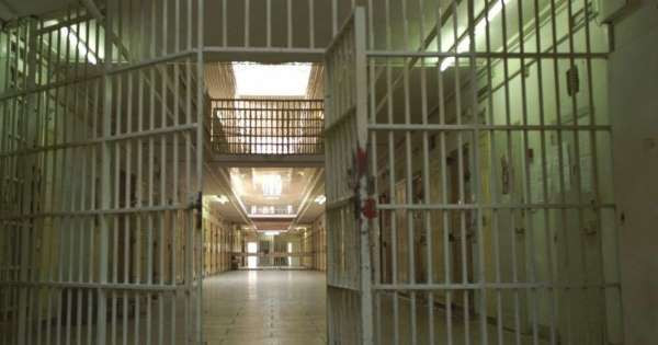 Các tù nhân rất biết ơn chính sách trên của nhà tù Aranjuez khi họ vừa thụ án vừa có thể ở bên gia đình. Ảnh minh họa.