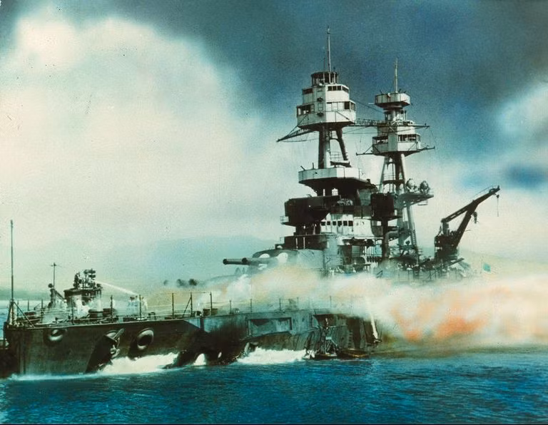 Đặc biệt, USS Nevada là thiết giáp hạm duy nhất di chuyển được trong cuộc tấn công bất ngờ trên. Dù vậy, tàu chiến USS Nevada vẫn trúng một quả ngư lôi và ít nhất 6 quả bom của Nhật Bản trong khi di chuyển ra khỏi nơi neo đậu.