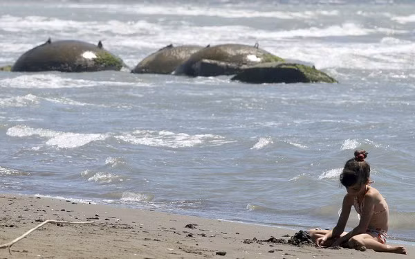 Những boongke nằm ở gần bờ biển tại thành phố Fier.