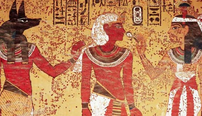 Về sau, người Ai Cập cho thêm bạc hà, hoa diên vĩ khô và hạt tiêu để răng miệng thơm tho hơn.