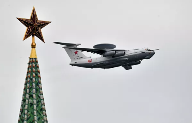 Máy bay chở nhiên liệu Il-78 đã mô phỏng quá trình tiếp nhiên liệu cho Tu-160. Ảnh: RIA